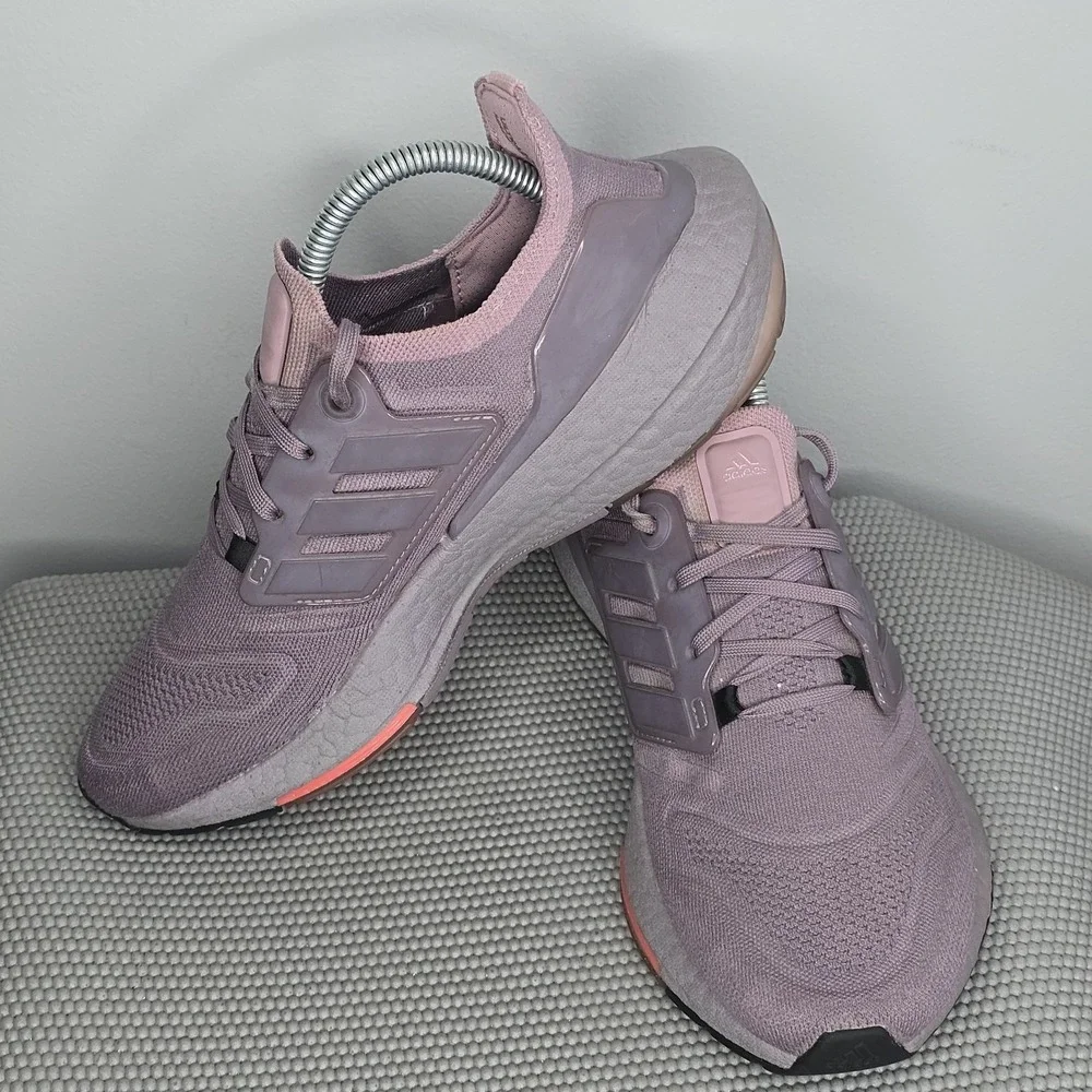 Adidas Women's Ultra Boost 22 / Mauve Purple/‎ GX5586 Lace Up / Womens Size 8
